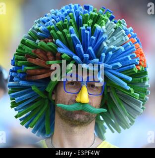 Sao Paulo, Brasilien. 26. Juni 2014. Ein Fußball-Fan wartet auf eine Gruppe H Übereinstimmung zwischen Südkorea und der FIFA WM 2014 im Stadion Arena de Sao Paulo in Sao Paulo, Brasilien, Belgien am 26. Juni 2014. © Li Ga/Xinhua/Alamy Live-Nachrichten Stockfoto