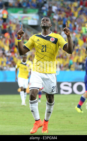 (140624)--CUIABA, 24. Juni 2014 (Xinhua)--Kolumbiens Jackson Martinez feiert das Ziel während eines Spiels der Gruppe C zwischen Japan und der WM 2014 in die Arena Pantanal in Cuiaba, Brasilien, Kolumbien 24. Juni 2014. (Xinhua/Li Ming) Stockfoto