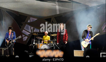 Madrid, Spanien. 25. Juni 2014. Ron Wood, Charlie Watts, Mick Jagger Und Keith Richards von Den Rolling Stones live Im Estadio Vicente Calderón. Bildnachweis: Dpa picture Alliance/Alamy Live News Stockfoto