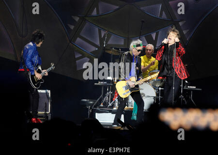 Madrid, Spanien. 25. Juni 2014. Ron Wood, Keith Richards, Charlie Watts Und Mick Jagger von Den Rolling Stones live Im Estadio Vicente Calderón. Bildnachweis: Dpa picture Alliance/Alamy Live News Stockfoto