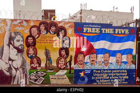 Politische Wandmalerei von Hunger-Stürmer Frank Staff, Falls Road, West Belfast, Grafschaft Antrim, Nordirland, Vereinigtes Königreich. Stockfoto