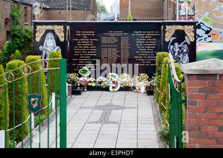 Falls Road, West Belfast, Nordirland: Erinnerung, IRA Freiwilliger zu gedenken, die das höchste Opfer "made" Garten. Stockfoto