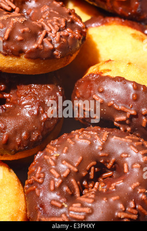 Nahaufnahme von Mini Schokoladen Donuts Stockfoto