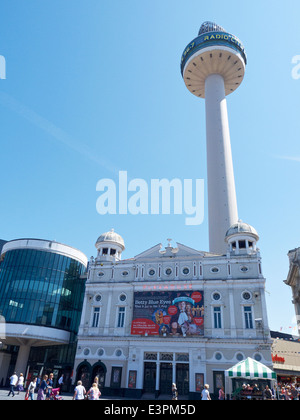 Playhouse Theatre am Williamson Quadrat mit St Johns Leuchtfeuer in Liverpool Merseyside UK Stockfoto