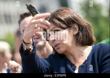 Berlin, Deutschland. 27. Juni 2014. Bürgermeister von Paris Anne Hidalgo (PS) besucht Berlin, Deutschland, 27. Juni 2014. Bildnachweis: Dpa picture Alliance/Alamy Live News Stockfoto