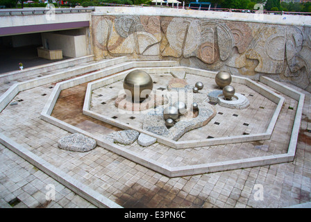 Sozialistische realistischen Stil Brunnen, NKD Park, Central Sofia, Bulgarien, Europa Stockfoto