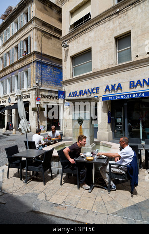 Bistro in der alten Stadt von Avignon, Provence, Frankreich Stockfoto