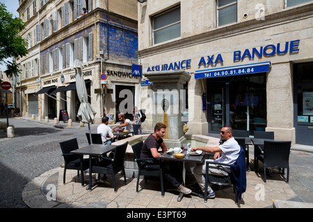 Bistro in der alten Stadt von Avignon, Provence, Frankreich Stockfoto