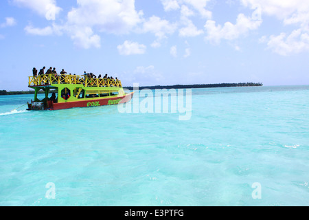 Nylon-Pool, TOBAGO: Glasbodenboot Touren zum Nylon Pool in der Nähe der Insel Tobago in der Karibik. Stockfoto