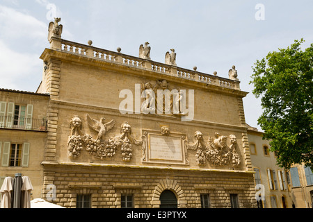 Hôtel des Monnaies auf der Place du Palais des Papes in Avignon, Provence, Frankreich Stockfoto