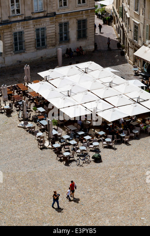 Bistro in der alten Stadt von Avignon, Provence, Frankreich Stockfoto