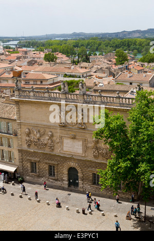 Hôtel des Monnaies auf der Place du Palais des Papes in Avignon, Provence, Frankreich Stockfoto