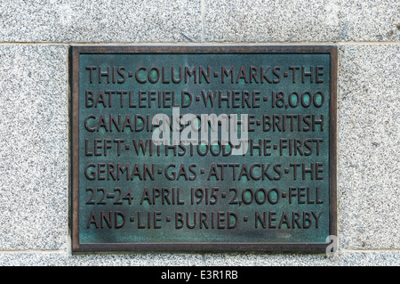 Gedenktafel an der kanadischen Kriegsdenkmal in der Nähe von St-Julien markieren die Opfer des ersten deutschen Gasangriff des 1. Weltkrieges Stockfoto