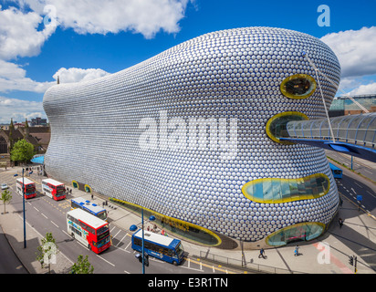 Busse halten vor Kaufhaus Selfridges Birmingham Bull ring West Midlands England UK GB EU Europa Stockfoto