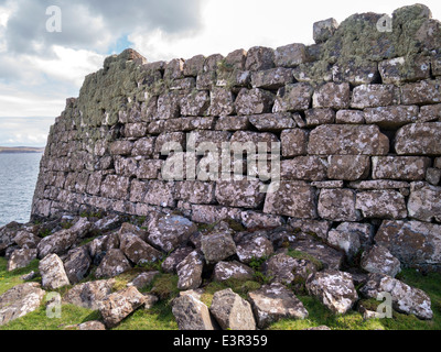 Ruinen des alten schottischen Küste Promontory Forts (Dun) bei Rubha eine Dunain Landzunge, Glenbrittle, Isle Of Skye, Schottland, Vereinigtes Königreich Stockfoto