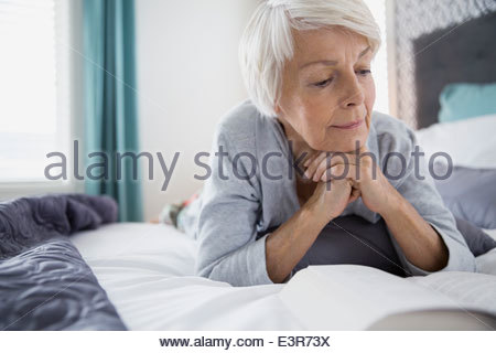 Lesebuch der Frau im Bett