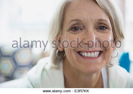 Porträt der lächelnde Frau hautnah
