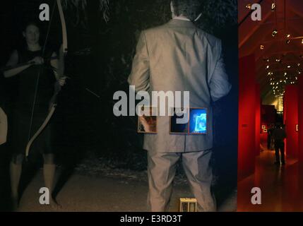 Frankfurt am Main, Deutschland. 27. Mai 2014. Menschen besuchen die "PAPARAZZI! FOTOGRAFEN, STARS UND KUNSTLER "Foto-Ausstellung Kunsthalle Schirn Kunsthalle in Frankfurt, Deutschland, am 27. Mai 2014. Die Ausstellung wurde am Freitag eröffnet und würde dauert bis Okt. 12. © Luo Huanhuan/Xinhua/Alamy Live-Nachrichten Stockfoto