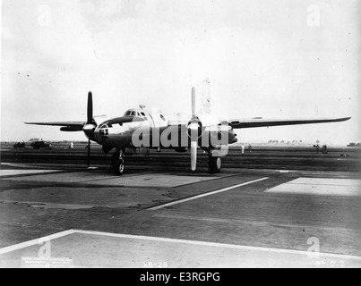 Dieses Bild ist Teil der Charles M. Daniels Collection, die historische Fotografien im Zusammenhang mit der Luftfahrt zeigt. Die Sammlung umfasst verschiedene Momente aus der Luftfahrtgeschichte, die sowohl zivile als auch militärische Flugzeuge hervorhebt. Stockfoto