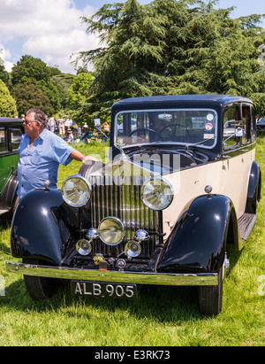 21. Juni 2014. East Devon, England. Eine Fete/Gartenparty ein Country House in East Devon angezogen diese 1933 20/25 Rolls-Royce Stockfoto