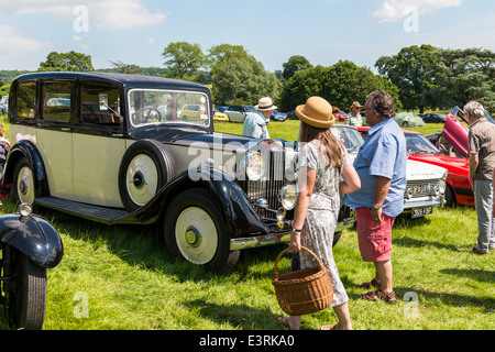 21. Juni 2014. East Devon, England. Eine Fete/Gartenparty ein Country House in East Devon angezogen diese 1933 20/25 Rolls-Royce Stockfoto