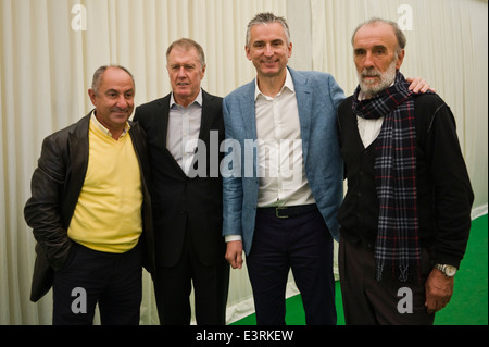 Fußball-Legenden (l-R) Osvaldo Ardiles, Sir Geoff Hurst, Alan Smith & Ricardo Villa Hay Festival 2014. © Jeff Morgan Stockfoto