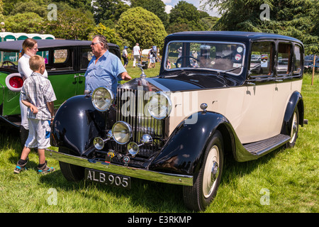 21. Juni 2014. East Devon, England. Eine Fete/Gartenparty ein Country House in East Devon angezogen diese 1933 20/25 Rolls-Royce Stockfoto