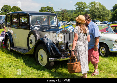 21. Juni 2014. East Devon, England. Eine Fete/Gartenparty ein Country House in East Devon angezogen diese 1933 20/25 Rolls-Royce Stockfoto