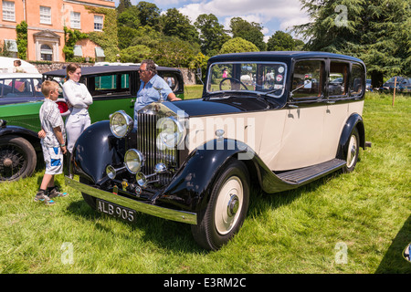 21. Juni 2014. East Devon, England. Eine Fete/Gartenparty ein Country House in East Devon angezogen diese 1933 20/25 Rolls-Royce Stockfoto