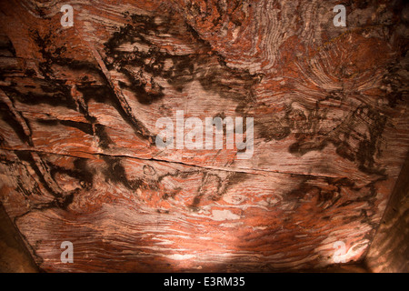 Jordan, Araba, Petra, Urn Grab Dach Gesteinsschichten Stockfoto