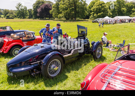 21. Juni 2014 East Devon, England.  Ein Aston Martin 2 Liter Geschwindigkeit Oldtimer aus der Zeit des Krieges vor. DLB 538 auf einen Sommer Fete. Stockfoto