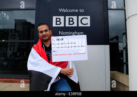 Nottingham, UK. 28. Juni 2014. Nottingham irakischen Gemeinschaft statt einen friedlichen Protest heute am alten Marktplatz Nottinghams, auch außerhalb des BBC Mediacenter London unterwegs. Sunniten, Schiiten & Christen marschierten an die BBC verlangt, dass sie die Wahrheit erzählen was wirklich geschieht im Irak. Bildnachweis: Ian Francis/Alamy Live-Nachrichten Stockfoto