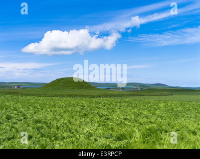 dh Neolithische Grabkammer MAESHOWE HÜGEL ORKNEY SCHOTTLAND prähistorisches Grab Bronzezeit Stätte alten Hügel großbritannien Stockfoto