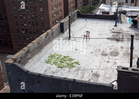 Blick auf dem Dach von einem alten Mietshaus in Chinatown in der Lower East Side von Manhattan, New York, NY, USA im Herbst 2013 Stockfoto