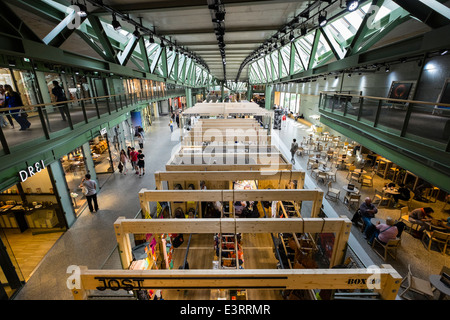 Innenraum des neuen Einkaufszentrums Bikini Berlin in Charlottenburg Berlin Deutschland Stockfoto