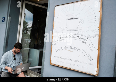 Beliebte Gourmet-Kaffee-Bonanza Coffee Heroes-Café in Prenzlauer Berg Berlin Deutschland Stockfoto