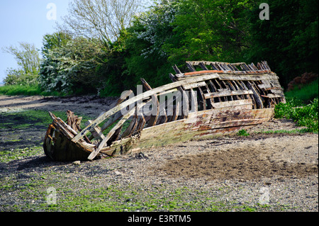 Altes Fischerboot in der Nähe von Saltmills, Co. Wexford, Irland Stockfoto