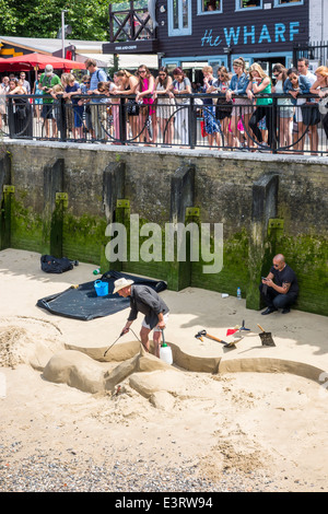 Sand Bildhauer bei der Arbeit South Bank London Sand Skulptur Stockfoto