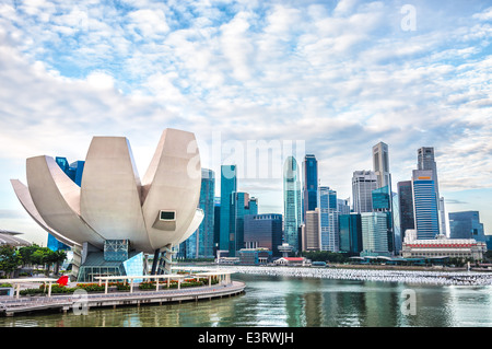 Die Skyline von Singapur in den frühen Morgenstunden. Stockfoto