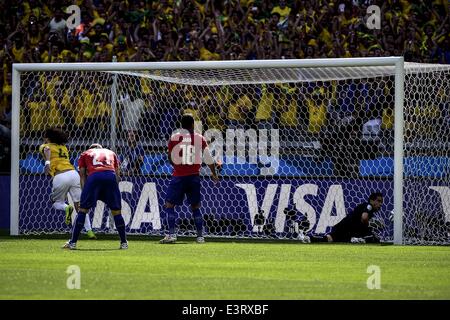 Belo Horizonte, Brasilien. 28. Juni 2014. David Luiz (4) Partituren 1: 0 für Brasilien gegen Chile das Spiel #49 für die Runde der letzten 16, von der WM 2014, dieser Samstag, 28. Juni, in Belo Horizonte Credit: Gustavo Basso/NurPhoto/ZUMAPRESS.com/Alamy Live News Stockfoto