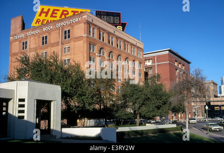 Das Texas School Book Depository Gebäude aus dem Lee Harvey Oswald der 35. US-Präsident Kennedy in Dallas, Texas, USA ermordet. Stockfoto