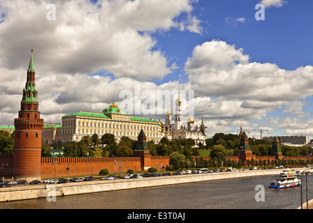 Historische Gebäude des Kremls, Blick von der Moskwa-Ufer. Stockfoto