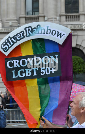 Senken Sie die Regent Street, London, UK. 28. Juni 2014.  Die 2014 Gay Pride parade im Zentrum von London. Bildnachweis: Matthew Chattle/Alamy Live-Nachrichten Stockfoto