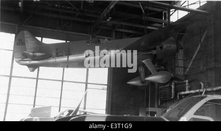 Dieses Foto aus der Charles M. Daniels Collection zeigt den E.M. Laird LTR-14 (Laird-Turner Special) Air Racer, der von Matty Laird entworfen wurde und von einem Pratt & Whitney R-1830 Twin Wasp Motor angetrieben wird. Das Flugzeug, auch bekannt als Ring Free Meteor, wurde in den späten 1930er Jahren von dem renommierten Piloten Roscoe Turner für die Luftfahrt eingesetzt und zeigte sein fortschrittliches aerodynamisches Design und seinen leistungsstarken Motor. Stockfoto