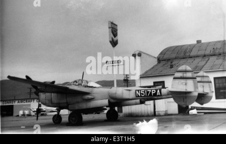 Dieses Foto aus der Charles M. Daniels Collection zeigt ein Flugzeug, das als N517PA registriert ist und Teil einer vielfältigen Sammlung von Oldtimer-Flugzeugen war. Das Bild zeigt die wichtigsten Flugzeugmomente. Stockfoto