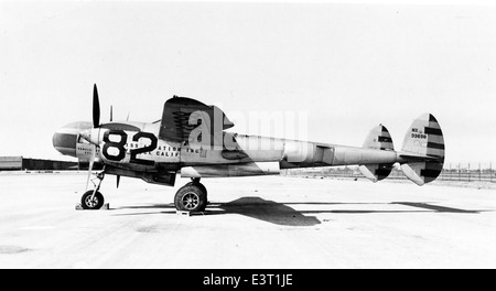 Dieses Bild aus der Charles M. Daniels Collection zeigt ein wichtiges Flugzeug oder Ereignis, das mit der frühen Luftfahrtgeschichte zusammenhängt. Die Sammlung bietet wichtige Einblicke in militärische und zivile Luftverkehrsbeiträge. Stockfoto