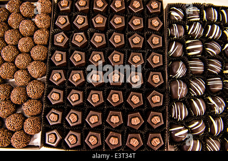 Box mit handgemachten Pralinen von Rhebs Candy 18. Juni 2014 in Baltimore, Maryland. Rhebs Candy wurde ein Baltimore Institution seit 98 Jahren. Stockfoto