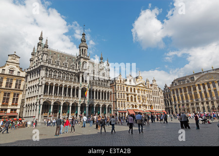 Brüssel, Belgien - 15. Juni 2014: Die quadratischen Grote Markt und Grand Hauptpalast. Stockfoto