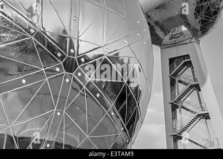 Brüssel, Belgien - 16. Juni 2014: Detail des Atomiums. Moderne Gebäude wurde ursprünglich für die Expo 58 gebaut. Stockfoto