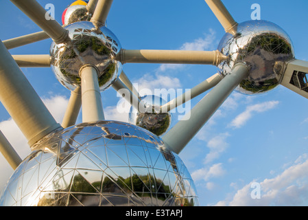 Brüssel, Belgien - 16. Juni 2014: Detail des Atomiums. Moderne Gebäude wurde ursprünglich für die Expo 58 gebaut. Stockfoto